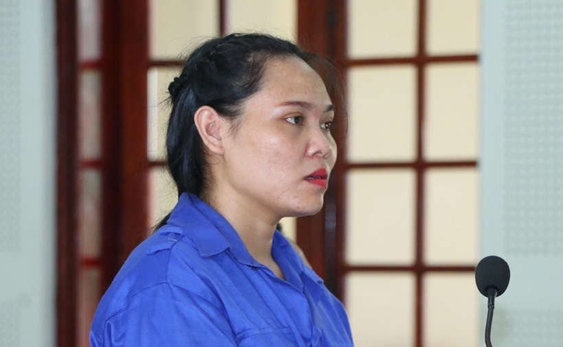 Bị cáo Cụt Thị Tư nhận thêm 6 năm tù khi đang thi hành bản án 8 năm tù cũng vì tội Mua bán người. (Ảnh: Dân trí)