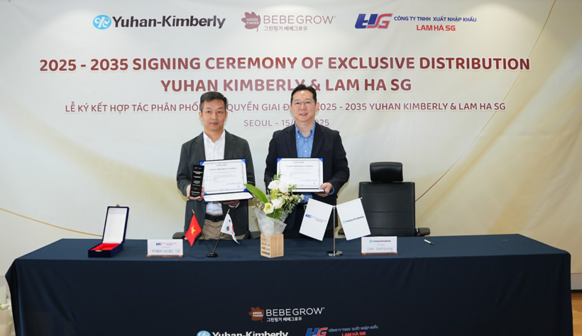 Đại diện hai bên ký kết hợp tác tại Seoul, Hàn Quốc. Ảnh: Lam Hà SG