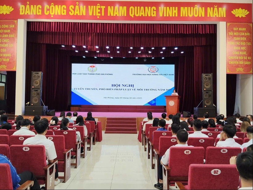 Hội nghị rất thu hút sự quan tâm của giới trẻ.