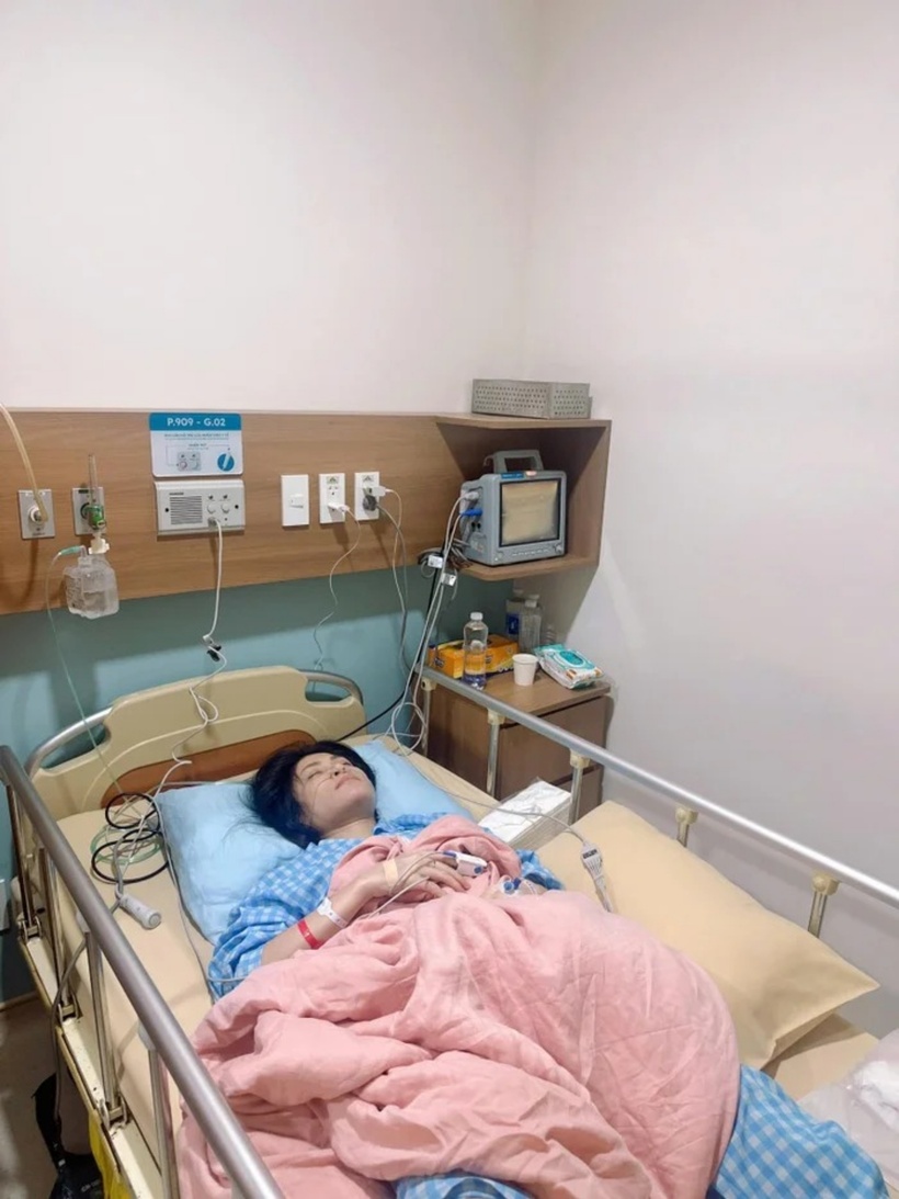 Nữ ca sĩ Uyên Trang từng chia sẻ việc nhập viện do sức khỏe và tinh thần bất ổn.