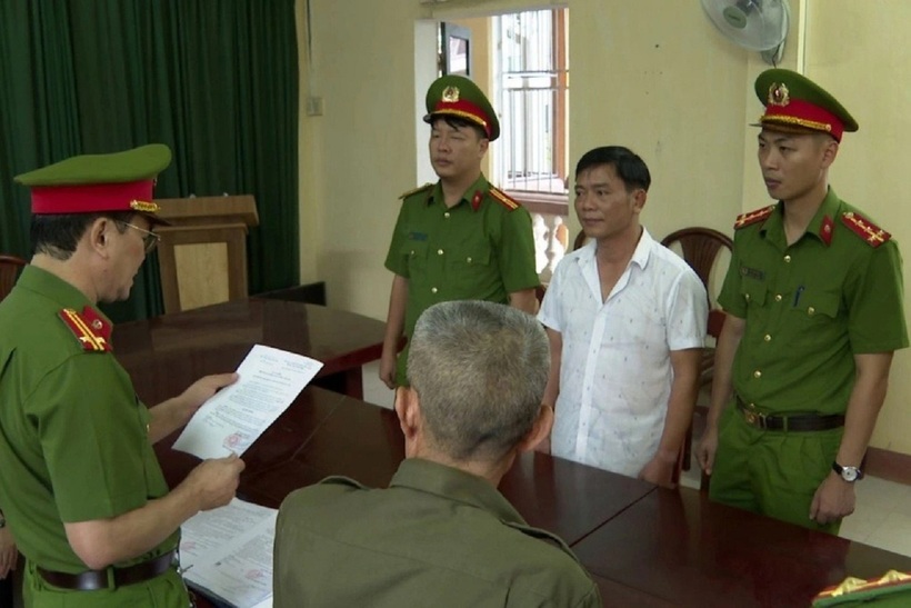 Cơ quan Cảnh sát điều tra thi hành các quyết định khởi tố vụ án, khởi tố bị can và lệnh bắt tạm giam đối với Nguyễn Thế Bảo (Ảnh: Công an Hưng Yên).