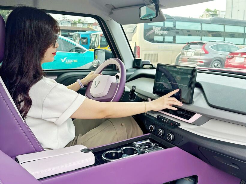 VF 3 cho nữ chủ xe cảm giác an tâm sau vô-lăng và cơ hội thể hiện phong cách của mình.