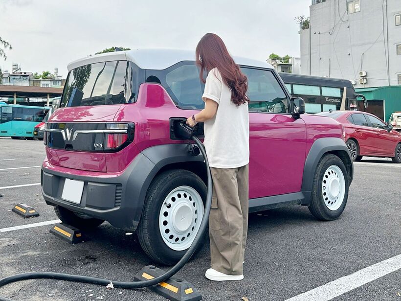 Chị Hà cho rằng VF 3 có chi phí vận hành rất hợp lý với dân văn phòng.