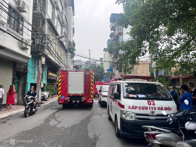 Xe cứu hỏa, xe cứu thương có mặt tại hiện trường