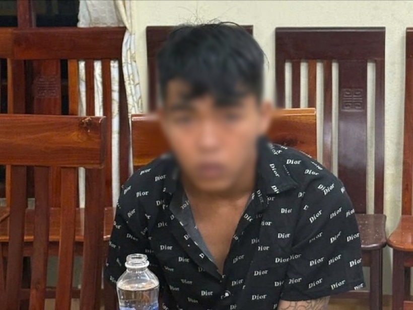 Nghi phạm bị bắt giữ. Ảnh: Người lao động