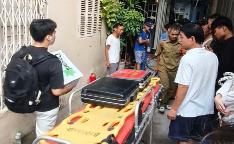 Địa hình ngõ hẹp, nhà ống nên việc chữa cháy gặp rất nhiều khó khăn. (Ảnh: VietnamNet)