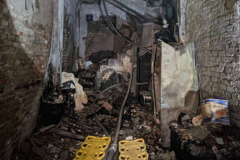 Cảnh đổ nát bên trong căn nhà xảy ra hỏa hoạn. (Ảnh: VietnamNet)