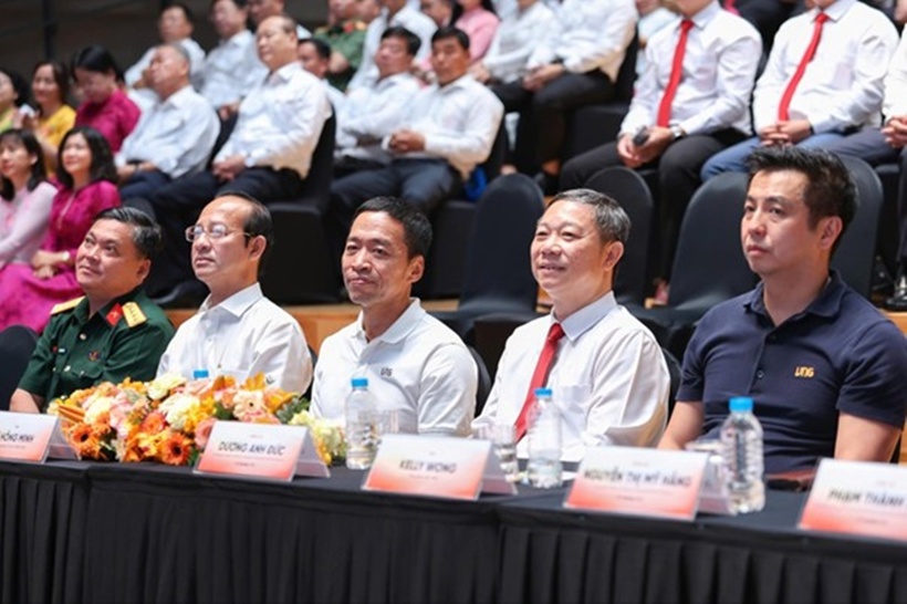 200 Đại biểu tham quan tại mô hình kinh tế nổi bật chuyển đổi số, trách nhiệm xã hội của TP.HCM - 2