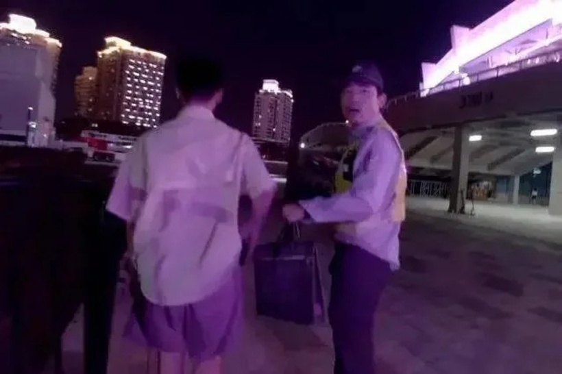 Đối tượng đầu cơ vé bị bắt.