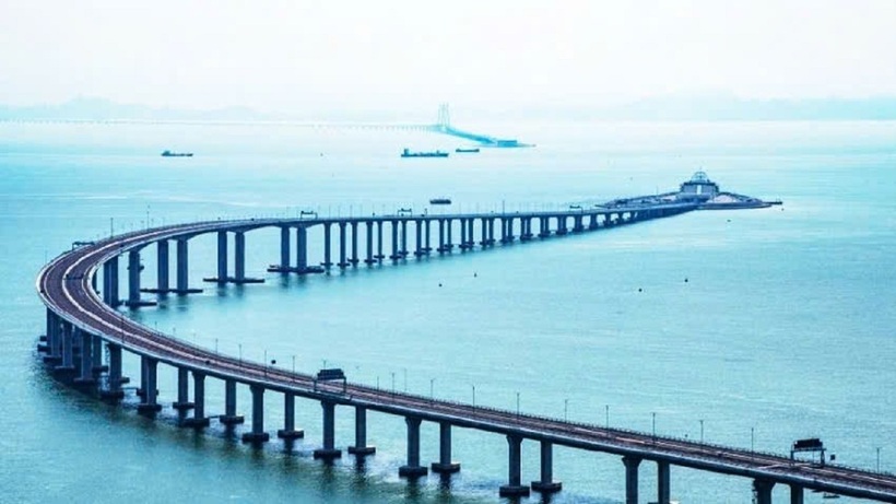 Cầu và hầm vượt biển Hong Kong - Macau - Chu Hải.