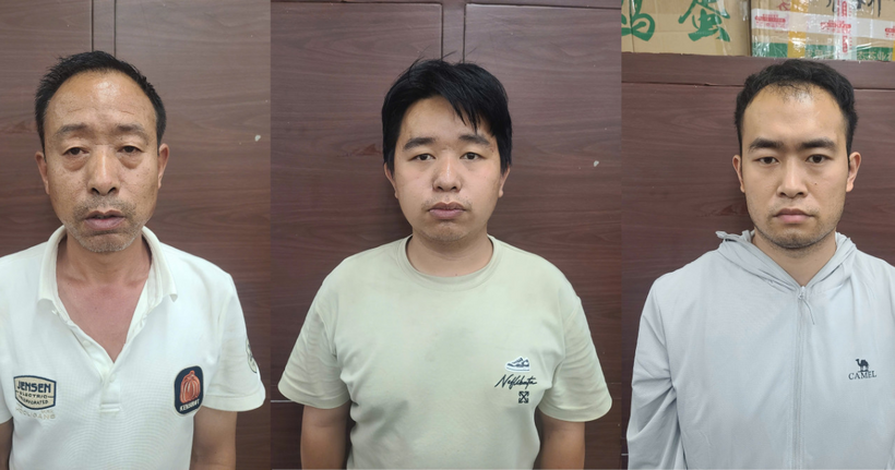 Các đối tượng Trung Quốc bị bắt giữ gồm: Vương Vân Tường, Vương Tử Huân, Liu Đào (từ trái qua phải).