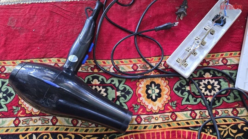 Chiếc máy sấy tóc trong vụ việc. Ảnh: KhaoSod