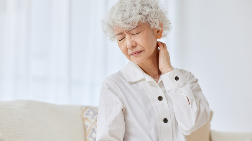 Quá trình lão hoá tự nhiên là nguyên nhân hàng đầu gây thoái hoá đốt sống cổ C4 C5