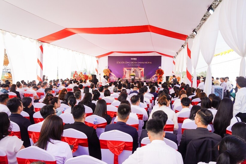 Buổi lễ có sự tham gia của lãnh đạo địa phương, và đông đảo khách mời, nhà đầu tư
