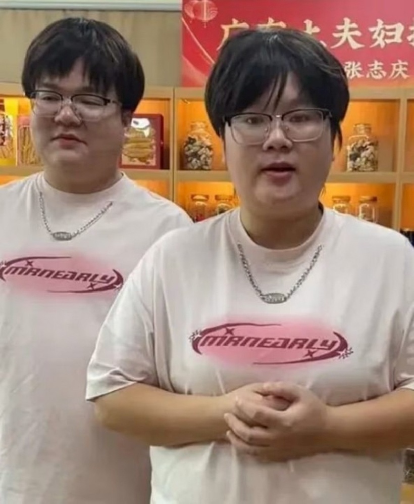 Cặp vợ chồng gây sốt vì gương mặt giống nhau "đáng kinh ngạc", như "dùng chung một khuôn". Ảnh: Oriental Daily.