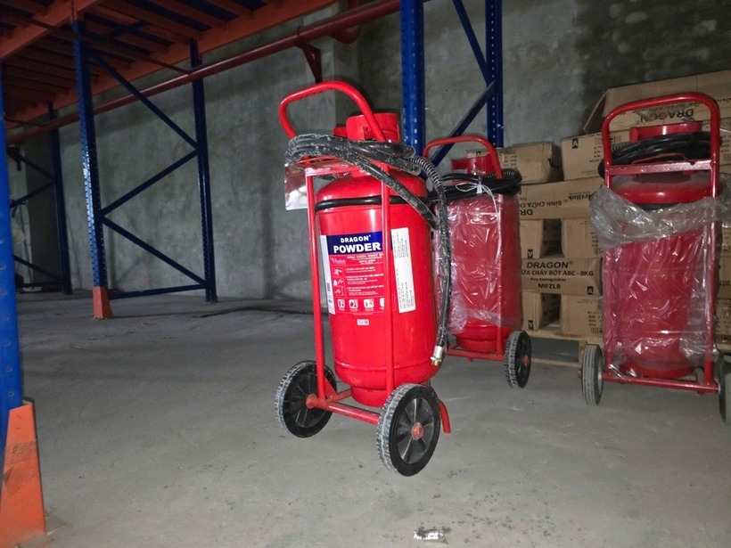 Bình chữa cháy giả nhãn hiệu Dragon. Ảnh: Dân trí
