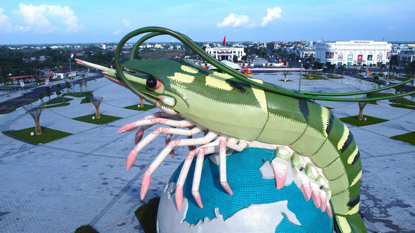 Hiện tại biểu tượng con tôm sú Cà Mau đã hoàn thiện và sẽ được khánh thành vào ngày 16/10 tới đây.