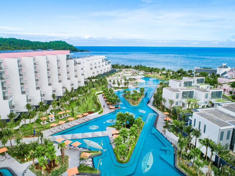 Premier Residences Phu Quoc Emerald Bay cũng tiếp tục giành 2 giải thưởng lớn cho Sun Group.
