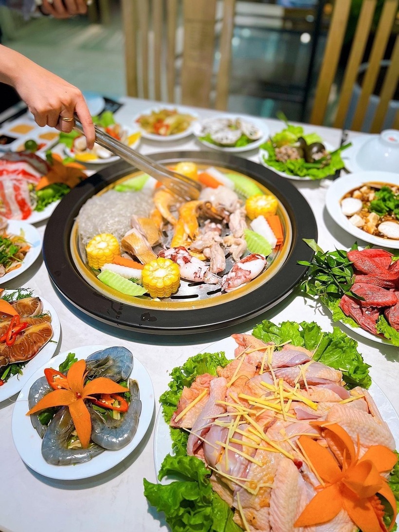 Lẩu hấp dùng hơi nóng để làm chín thực phẩm.