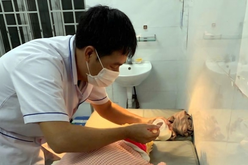 Bé gái sơ sinh sức khoẻ hiện đã ổn định. Ảnh: Dân trí.