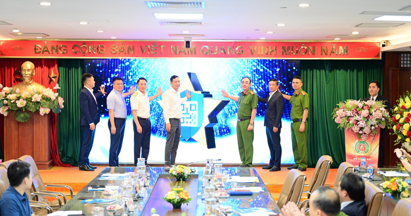 Người dân dễ dàng tra cứu về nguồn gốc mỹ phẩm, thuốc... qua VNIDCheck.