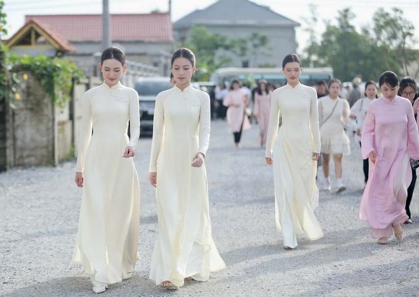 Dàn bê tráp là hoa á hậu nổi tiếng.