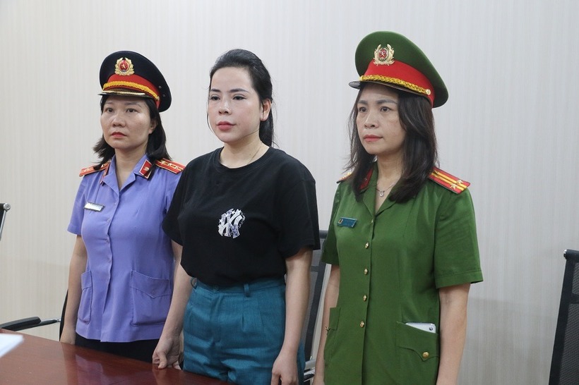 Đối tượng Phùng Thị Thu Hiền tại cơ quan điều tra. Ảnh: Vietnamnet