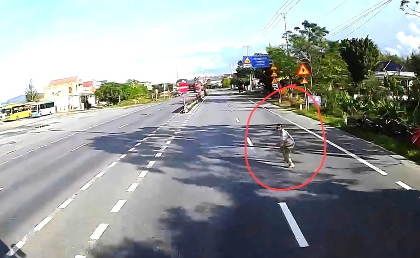 Camera ghi lại hình ảnh trước khi tai nạn xảy ra. Ảnh: Báo Quảng Trị