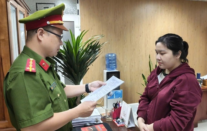 Đỗ Hà Thương tại cơ quan công an. Ảnh: Dân Việt