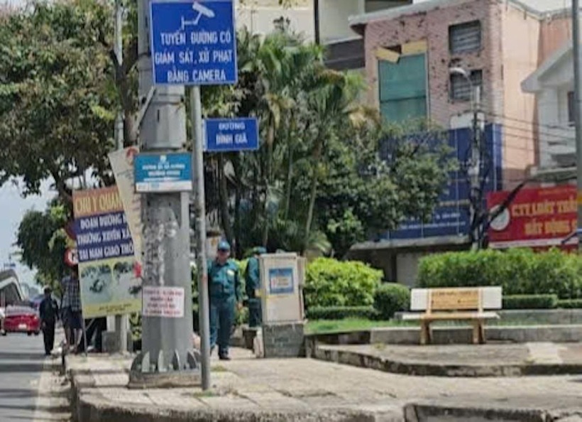 Khu vực vỉa hè nơi phát hiện người đàn ông tử vong. Ảnh: Công lý