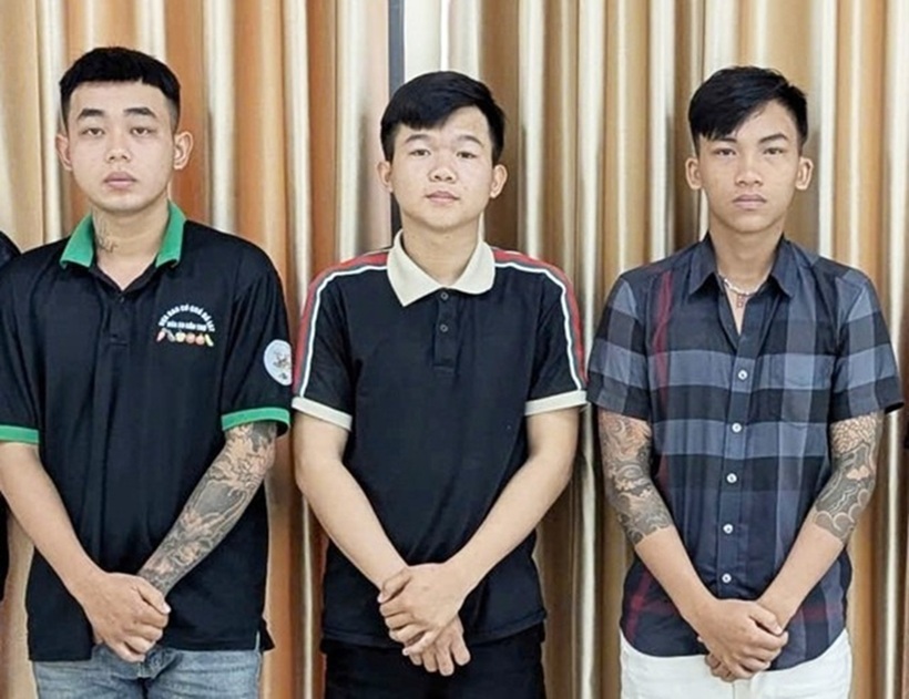Các đối tượng tại cơ quan công an. Ảnh: Sức khỏe & Đời sống