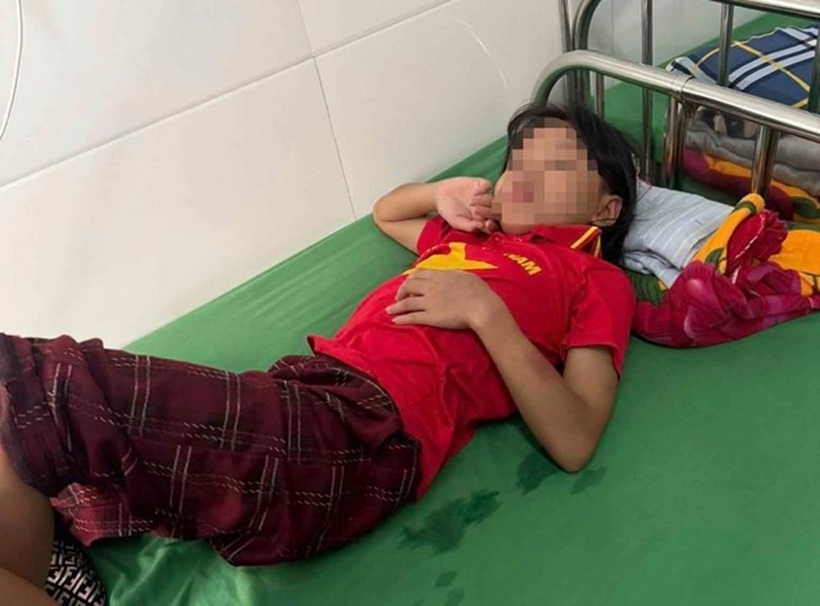 Nạn nhân đang được điều trị tại bệnh viện. Ảnh: Người đưa tin