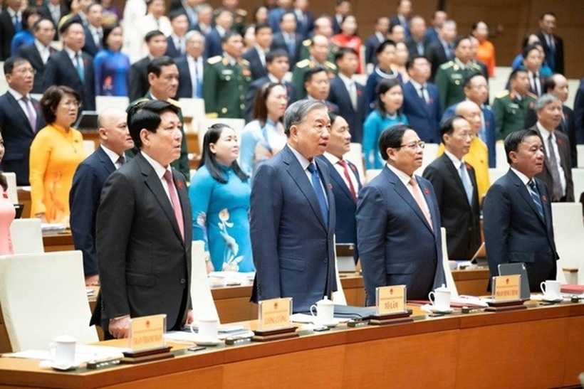 Tổng Bí thư Tô Lâm, Chủ tịch nước Lương Cường, Thủ tướng Phạm Minh Chính cùng các lãnh đạo, nguyên lãnh đạo Đảng, Nhà nước tham dự phiên Khai mạc Kỳ họp thứ 10, Quốc hội khoá XV sáng 20/10 (Ảnh: Media Quốc hội).