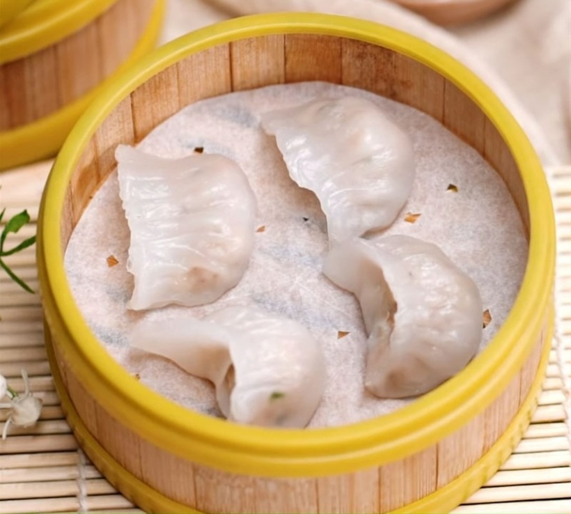 Há cảo tôm thịt là món ăn nổi tiếng, cuốn hút thực khách bởi sự kết hợp hoàn hảo giữa lớp vỏ mềm mịn và phần nhân tôm thịt đậm đà, tạo nên hương vị khó quên. Ảnh minh họa.