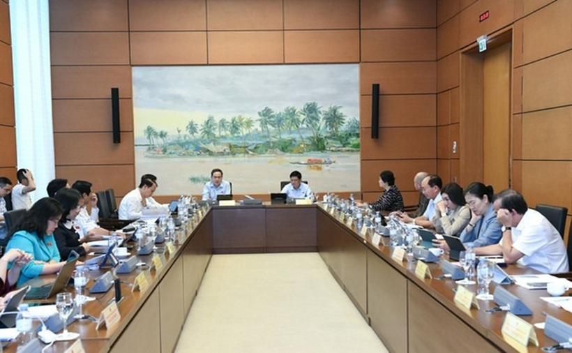 Toàn cảnh phiên họp tổ 11 (tỉnh Cần Thơ, Điện Biên) sáng 21/10 (Ảnh: Phạm Thắng).