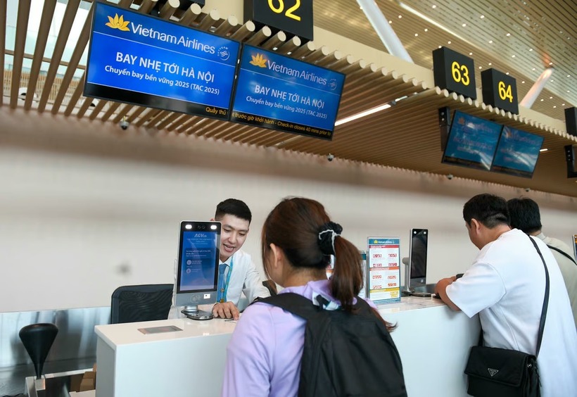 Gần 80% hành khách trên chuyến “Bay nhẹ tới Hà Nội” thực hiện check-in online và sinh trắc học toàn trình khi làm thủ tục bay.