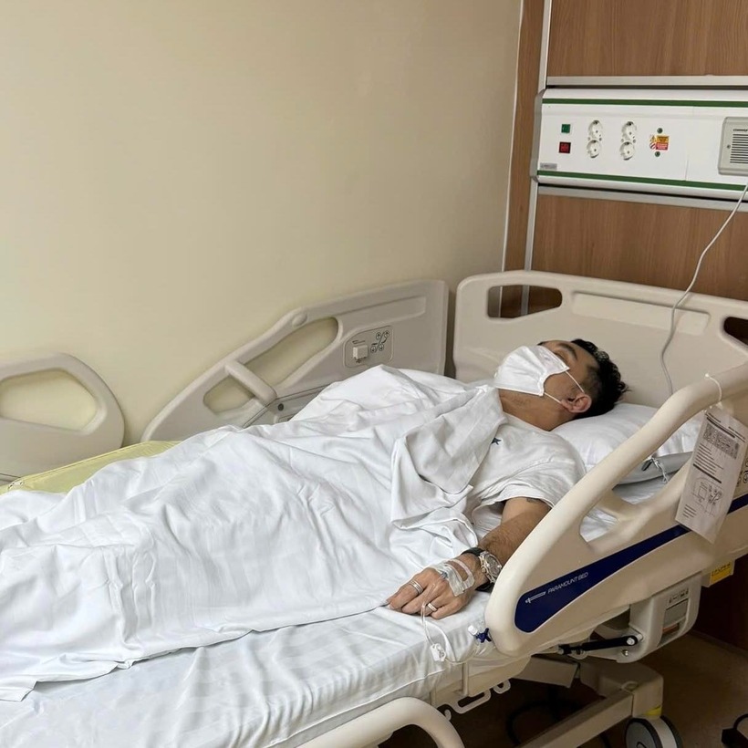 Hình ảnh Ưng Hoàng Phúc truyền nước trong bệnh viện