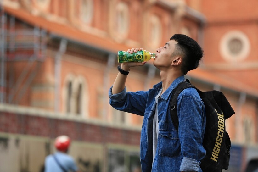 Chăm sóc sức khỏe và tinh thần mỗi ngày với Trà Xanh Không Độ để giảm căng thẳng, xua tan mệt mỏi, giải nhiệt cuộc sống.