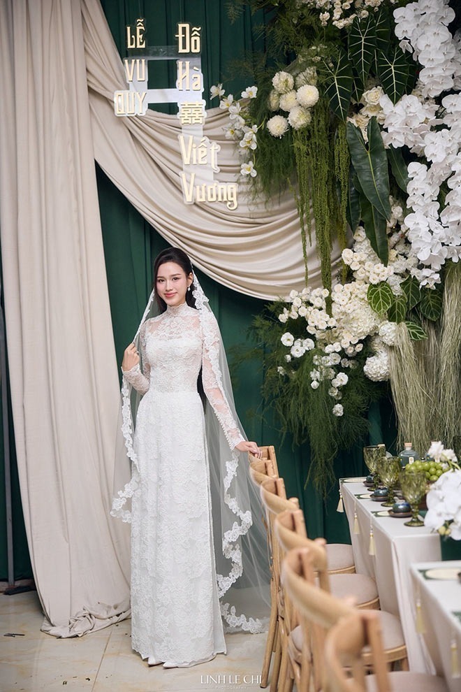 Cô dâu gây ấn tượng bởi nhan sắc trong trẻo, lối trang điểm nhẹ nhàng. Ảnh: Lao Động