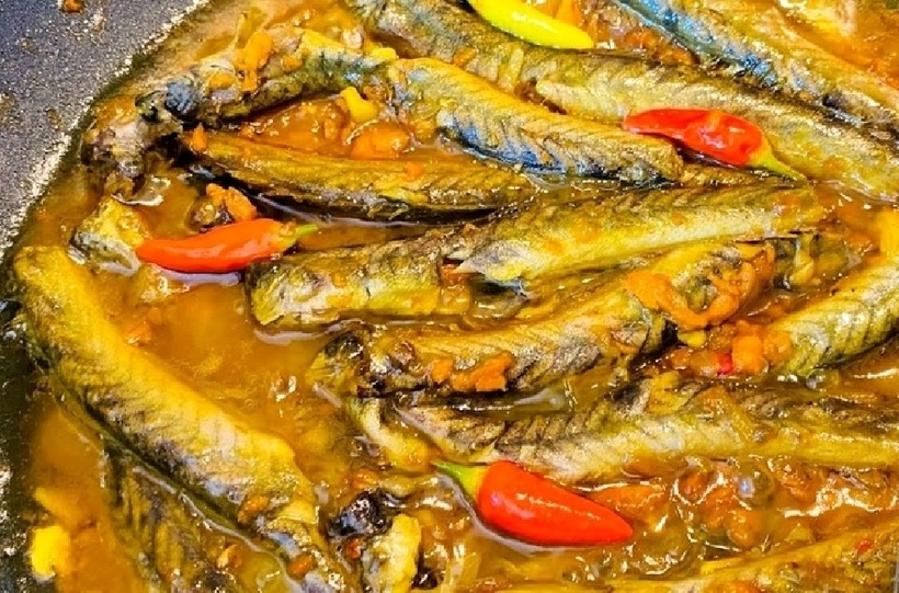 Cá kèo ngoài kho nghệ, bạn cũng có thể nấu cá kèo kho tiêu, lẩu cá kèo, cá kèo nướng muối ớt.