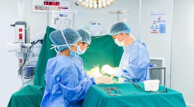 Người phụ nữ phải phẫu thuật cắt bỏ túi ngực tránh biến chứng