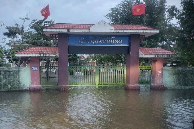 Huế cho gần 300.000 học sinh nghỉ học từ chiều 22/10 để phòng bão Thần Gió. Ảnh: Dân trí