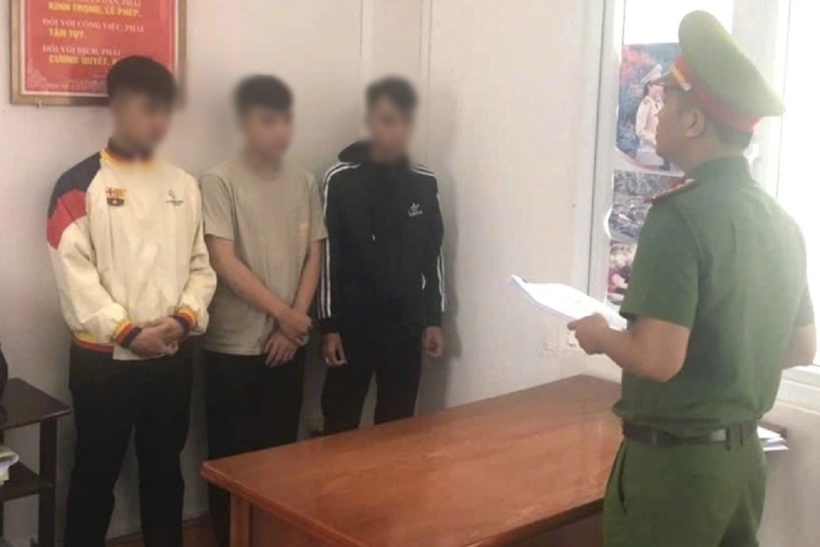 Ba đối tượng Nhật, Hậu, Kiên bị bắt tạm giam. Ảnh: Dân Trí