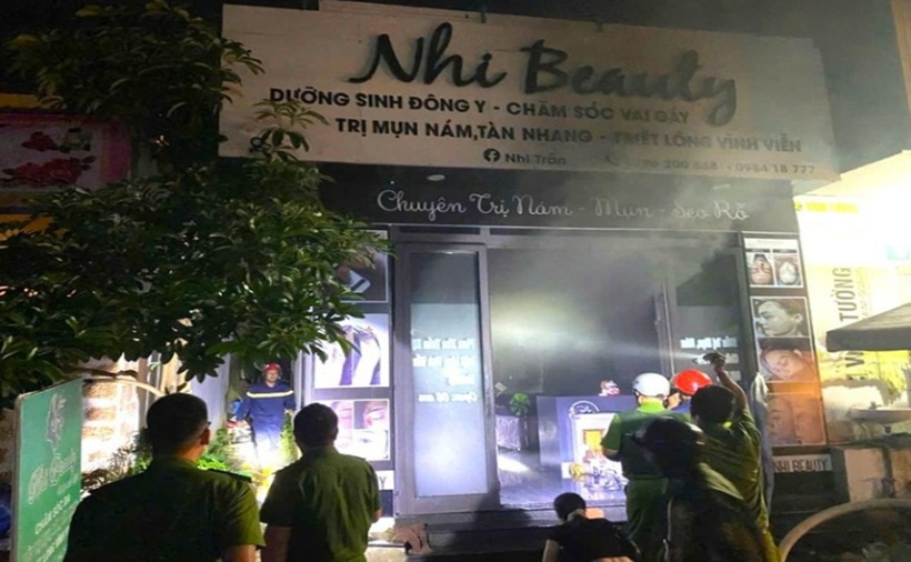 Hiện trường vụ phóng hỏa khiến 2 người tử vong. (Ảnh: VietnamNet)