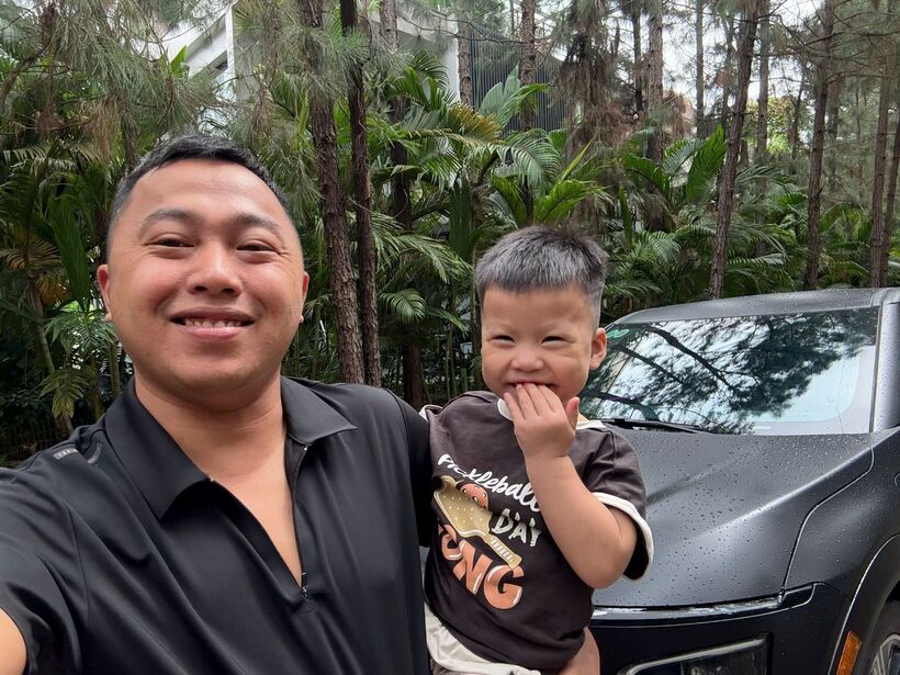 Anh Tống Ngọc Toàn (Hà Nội) chuyển đổi từ xe xăng sang xe điện để tiết kiệm chi phí.