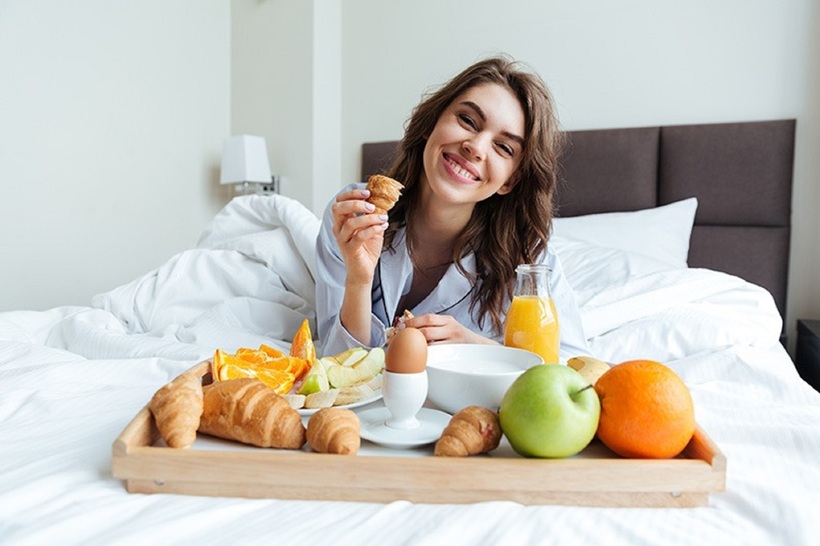 Việc dành một chút thời gian để chuẩn bị và thưởng thức bữa sáng tại nhà lại mang đến vô vàn lợi ích đáng kinh ngạc mà có thể bạn chưa từng nghĩ tới. Ảnh minh họa