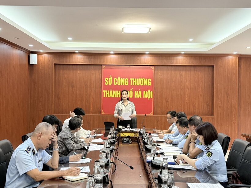 Đồng chí Nguyễn Kiều Oanh Phó Trưởng ban Thường trực Ban Chỉ đạo 389 Thành phố Hà Nội – Phó Giám đốc Sở Công Thương chỉ đạo tại cuộc họp