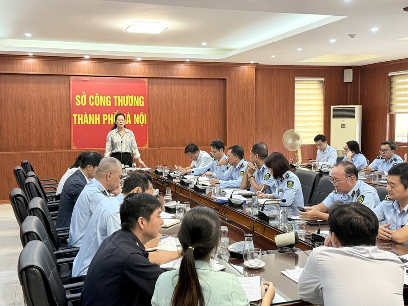 Hà Nội thành lập đoàn kiểm tra liên ngành tăng cường chống buôn lậu, gian lận thương mại và hàng giả cuối năm 2025 - 3