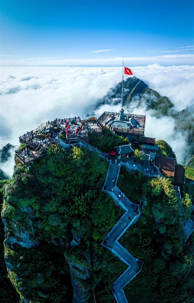 Lạc vào “miền cổ tích” trên đỉnh Fansipan mùa mây - 2