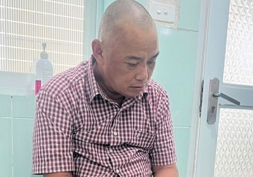 Đối tượng Đoàn Thanh Hùng tại cơ quan công an. Ảnh: Người Đưa Tin